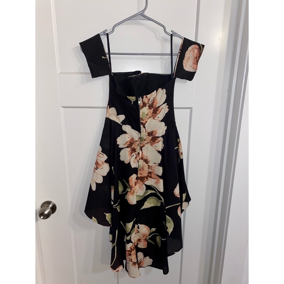 XS Selfie Leslie Floral Romper - Picture 8 of 11